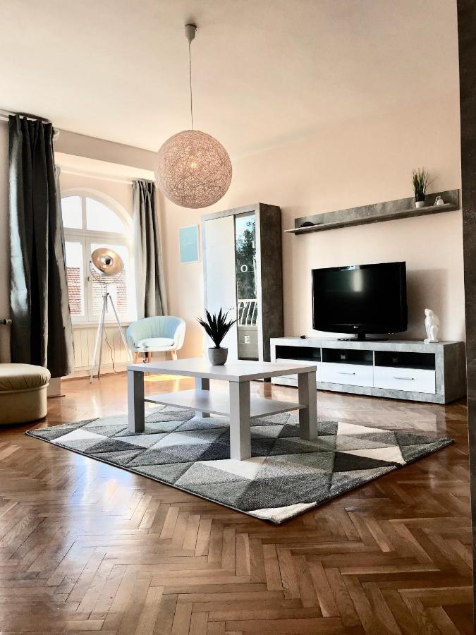 Szeged Gyoengye Apartment ภายนอก รูปภาพ