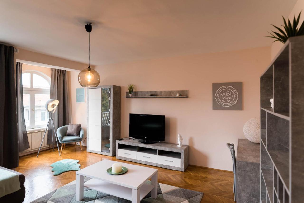 Szeged Gyoengye Apartment ภายนอก รูปภาพ